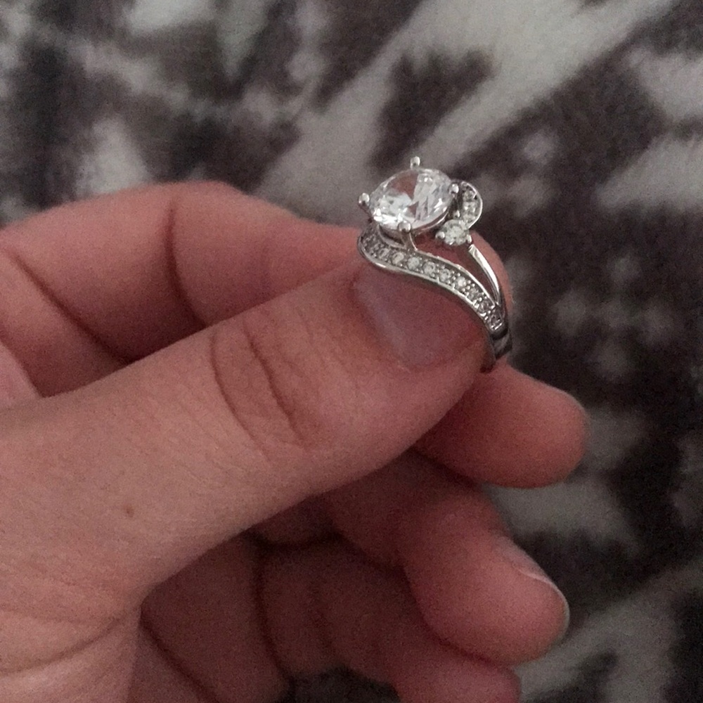 Diamond ring - Picture 2 of 2